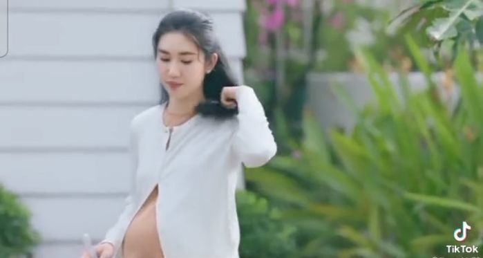 Vừa yêu cầu không ghép đôi, Karik gọi Thuý Ngân là vợ