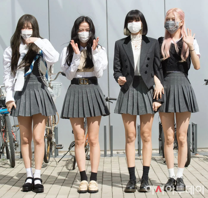 Những lần Jisoo một mình một phong cách với hội chị em BLACKPINK