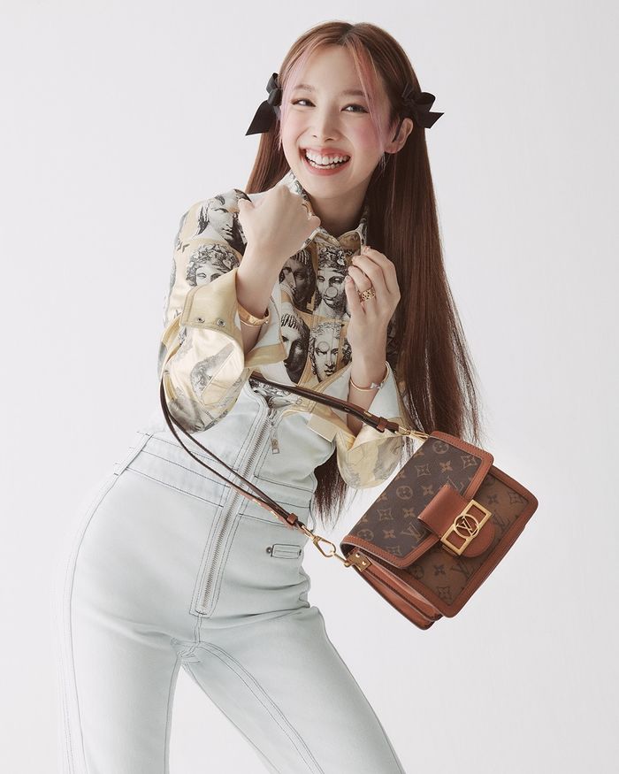 Nayeon tự tay phối đồ lại đẹp hơn hẳn được ekip đầu tư trên tạp chí