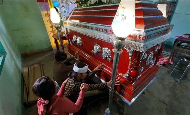 Lộc Fuho viếng lễ tang nam sinh Bình Định, tặng gia đình 5 triệu