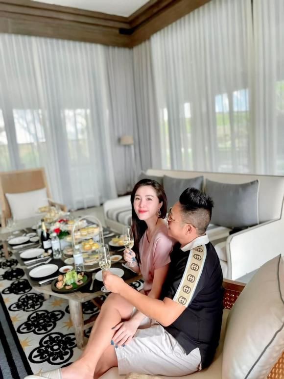Ảnh hot sao Việt 23/2: Bảo Thy hiếm hoi cho ông xã đại gia lên sóng