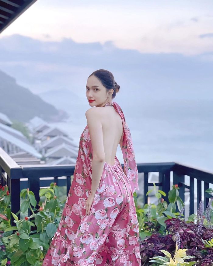 Ảnh hot sao Việt 25/2: Bản sao Vũ Thu Phương tham gia show Hương Giang