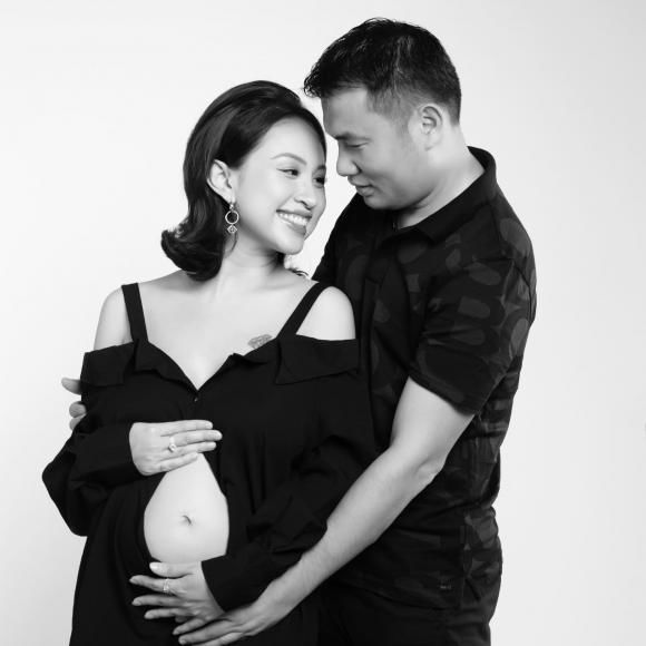 Ảnh hot sao Việt 26/2: Xuân Lan bắt tay Hà Anh, Hương Giang ấm ức