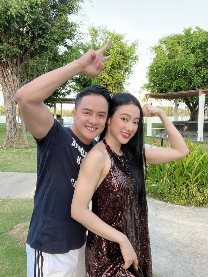 Ảnh hot sao Việt 26/2: Xuân Lan bắt tay Hà Anh, Hương Giang ấm ức