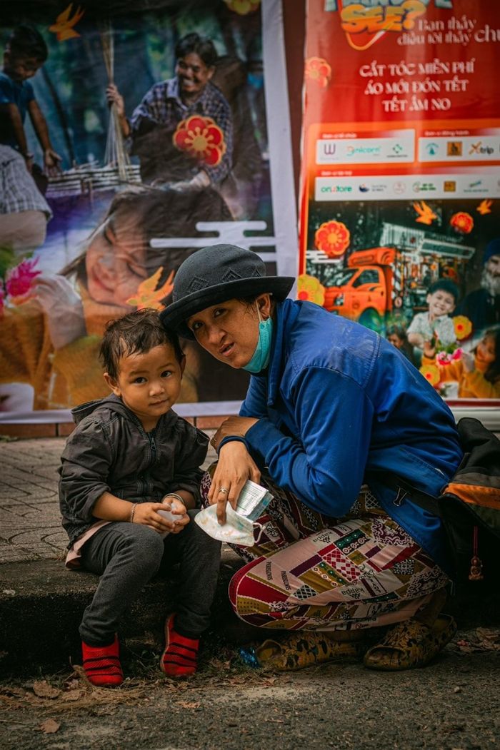 Anh thợ cắt tóc có tâm: Mua nhà cho sinh viên ở miễn phí, mình ở trọ
