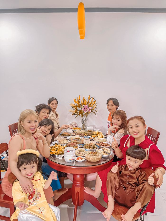 Bà Nhân Vlog: Tôi không dựa hơi Quỳnh Trần vì có hướng đi khác nhau