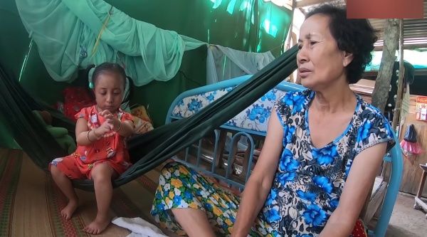 Bé gái miền Tây sống sót kỳ diệu dù chào đời chỉ nặng 800gr