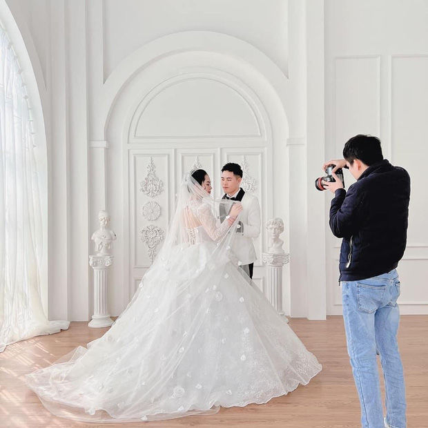 Thuyền chú Ngạn và Khánh Vân lật đổ: Cặp đôi đồng chí nên duyên