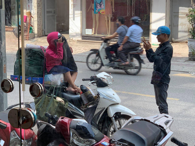 Cô gái đặt trà sữa gặp shipper bố, nhận đơn 0 đồng liền tay