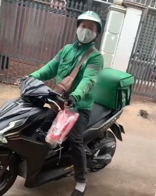Cô gái đặt trà sữa gặp shipper bố, nhận đơn 0 đồng liền tay