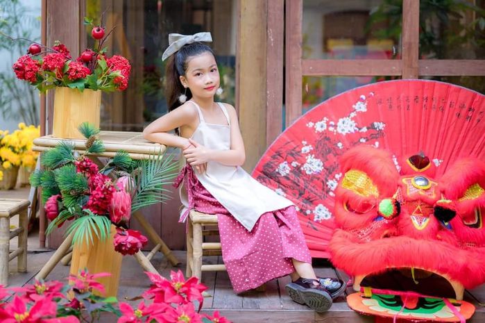 Con gái của Ốc Thanh Vân: càng lớn càng xinh xắn, đã biết làm điệu