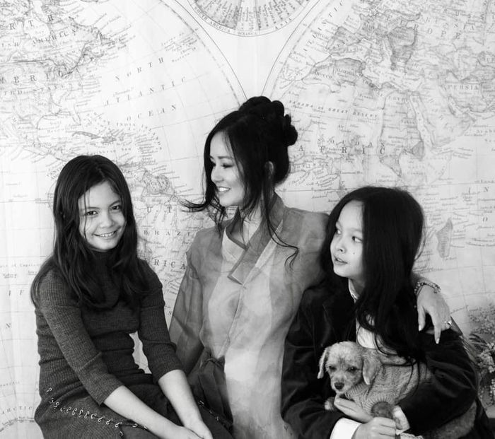 Con gái lai Tây nhà Bống Hồng Nhung: 9 tuổi xinh như hoa như ngọc