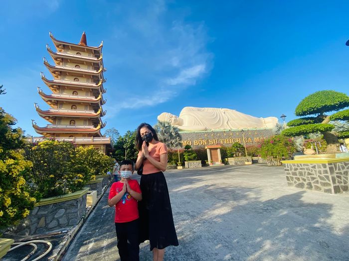 Con của dàn sao Việt đi chùa đầu năm: Winnie xin lì xì đến hết Mùng
