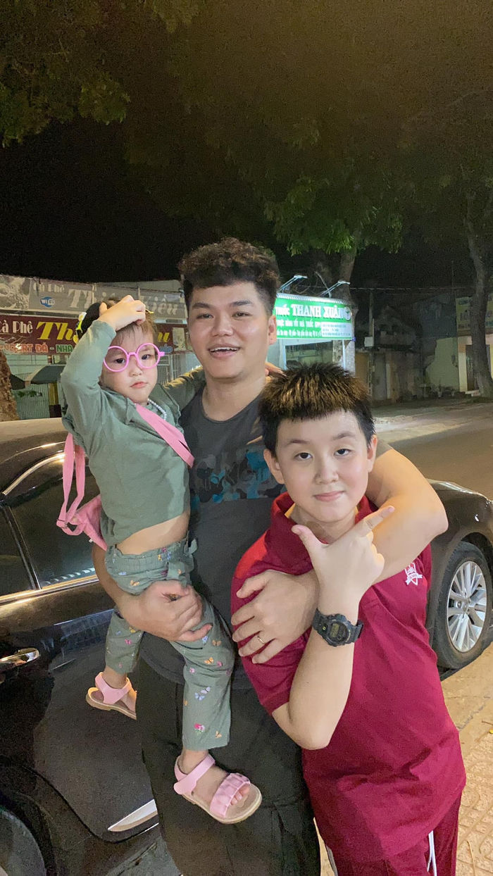 Con trai Lê Phương trổ mã ra dáng thanh niên ở tuổi lên 10