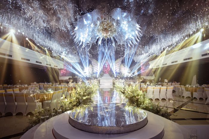 Siêu đám cưới Ninh Bình: Dùng 100 ngàn hoa tươi, váy cưới 500 triệu