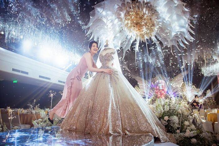 Siêu đám cưới Ninh Bình: Dùng 100 ngàn hoa tươi, váy cưới 500 triệu