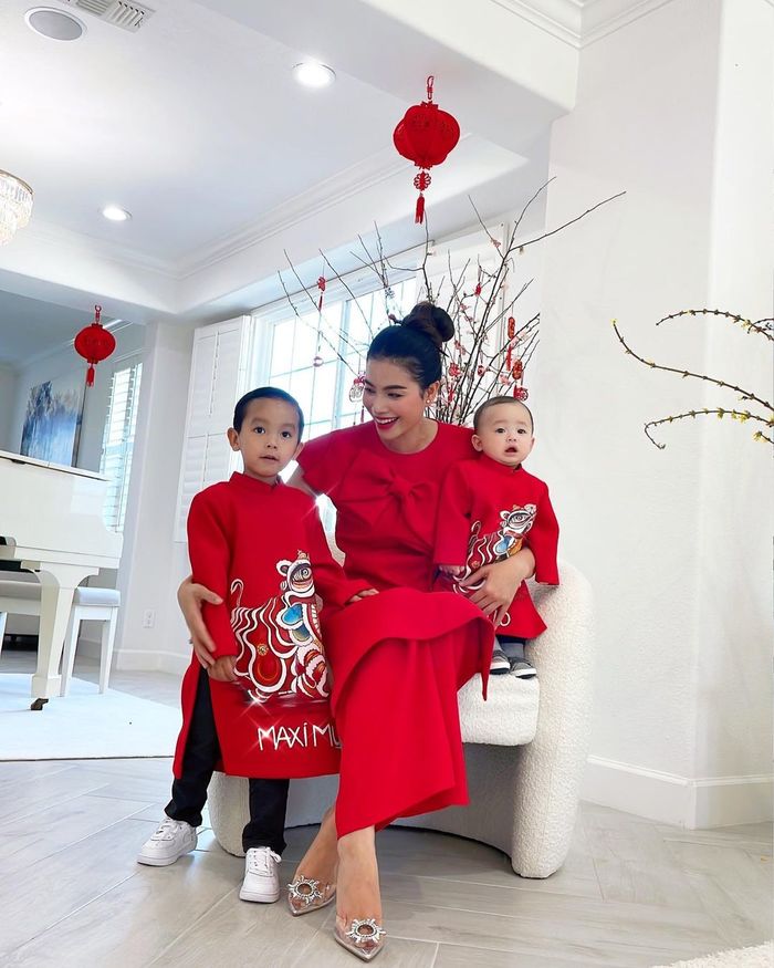 Dàn Hoa hậu Hoàn vũ Việt Nam đón Tết: Phạm Hương tay đeo đầy kim cương