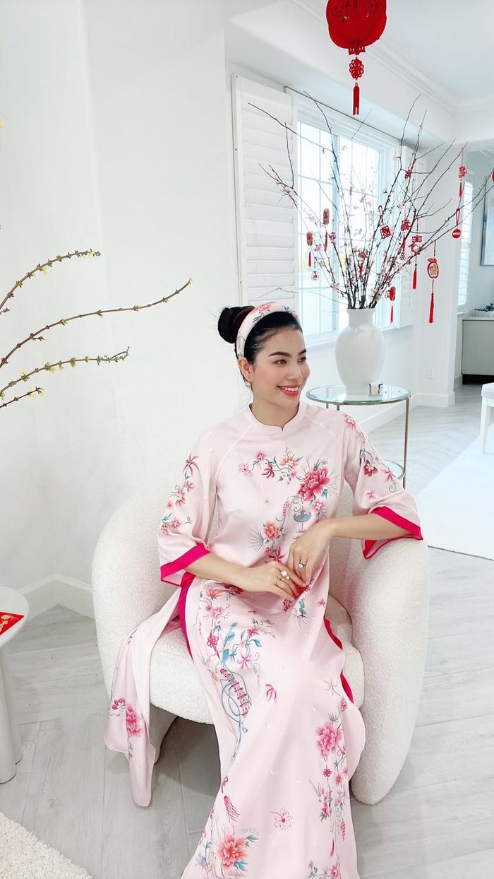 Dàn Hoa hậu Hoàn vũ Việt Nam đón Tết: Phạm Hương tay đeo đầy kim cương