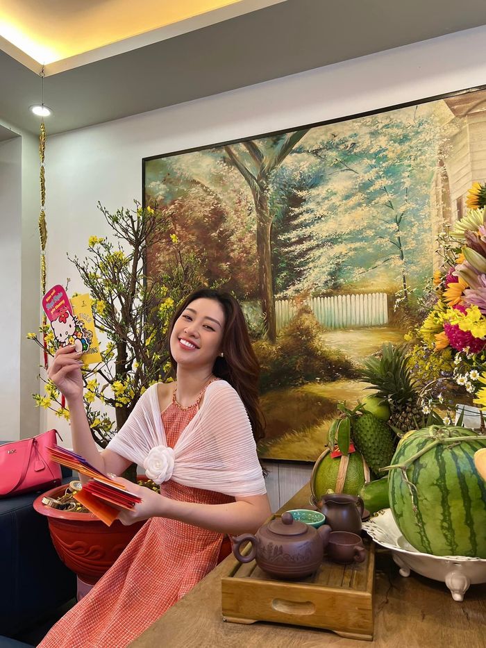 Dàn Hoa hậu Hoàn vũ Việt Nam đón Tết: Phạm Hương tay đeo đầy kim cương