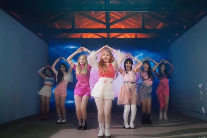 Điệu nhảy top xu hướng của idol nữ: Next Level tưởng chán mà lại viral