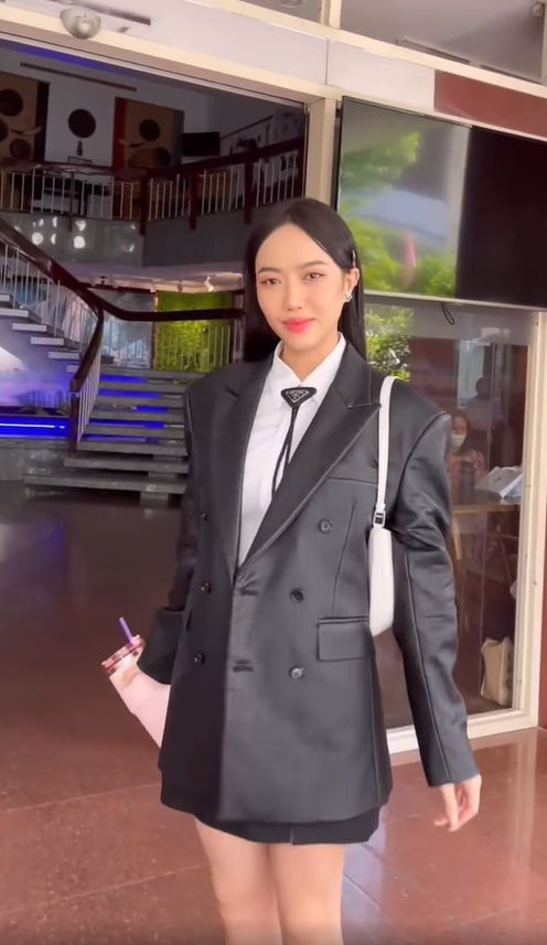 Diệu Nhi đáp trả tin đồn cứng đơ với màn khoe cơ mặt linh hoạt