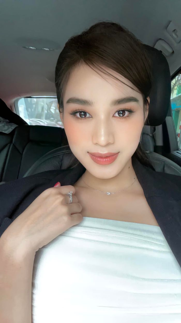 Đỗ Thị Hà: Sáng làm cô sinh viên Đại học Kinh tế, chiều về làm Hoa hậu