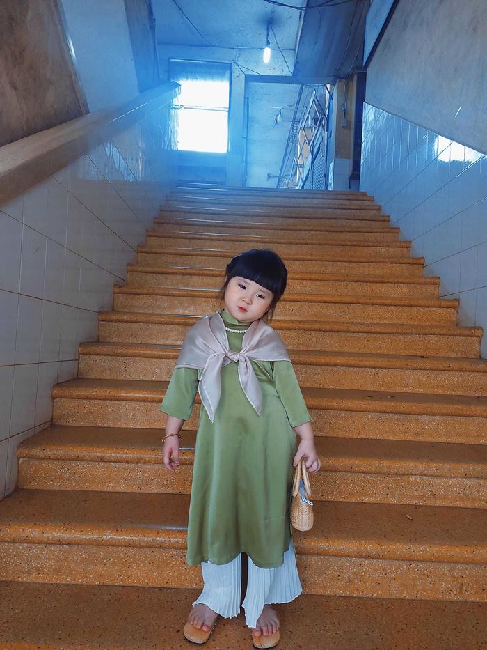 Loạt ảnh bé gái 4 tuổi check-in Đà Lạt siêu cưng