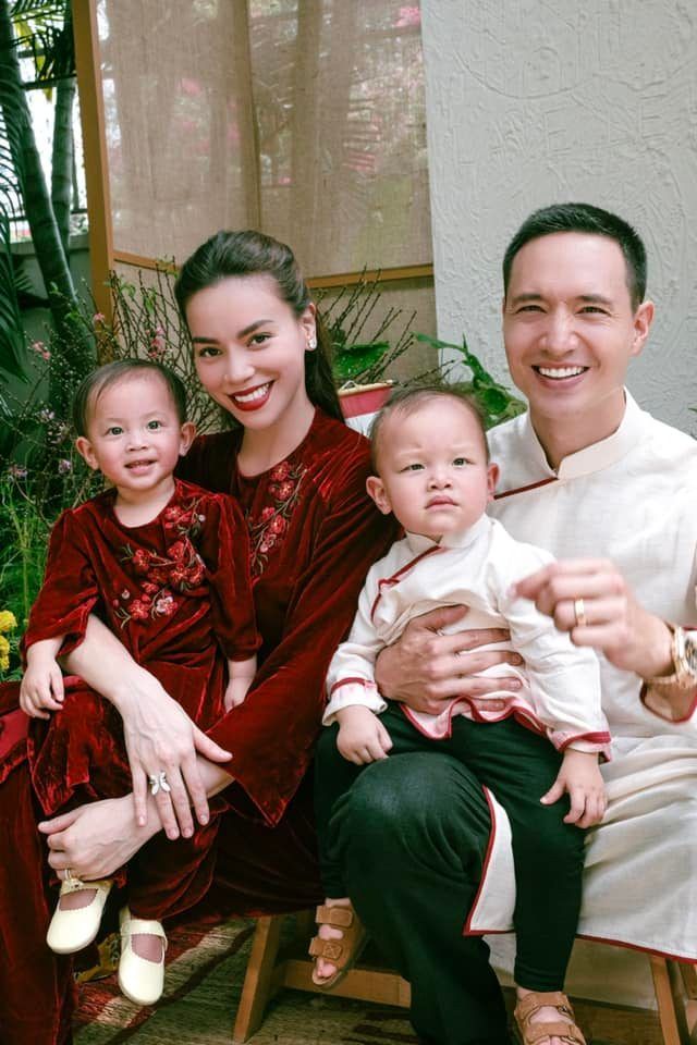 Gia đình sao Việt đẹp đội hình: sinh 2 con, bé giống bố bé giống mẹ 
