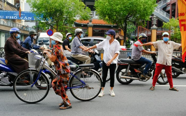 Sao Việt ra tay trượng nghĩa trên đường: Binz lao ngay vào giúp