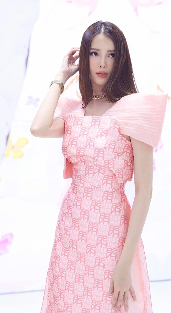Huỳnh Thuý Vi: Gia đình không bao giờ hỏi tôi chuyện lấy chồng''