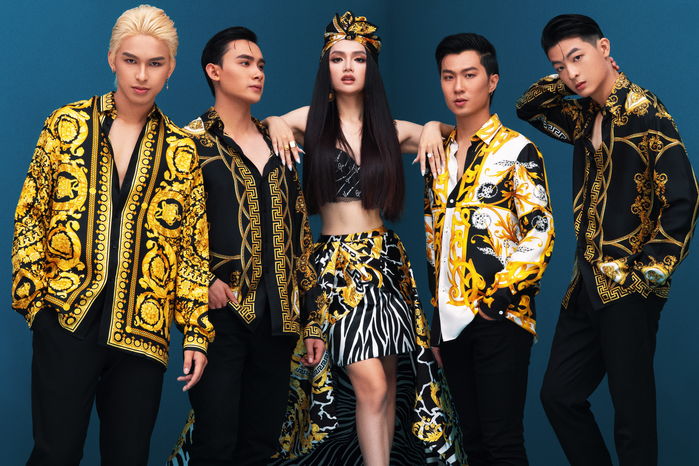 Hậu bị cho ra chuồng gà, Hương Giang tung bộ ảnh team đẹp đẳng cấp