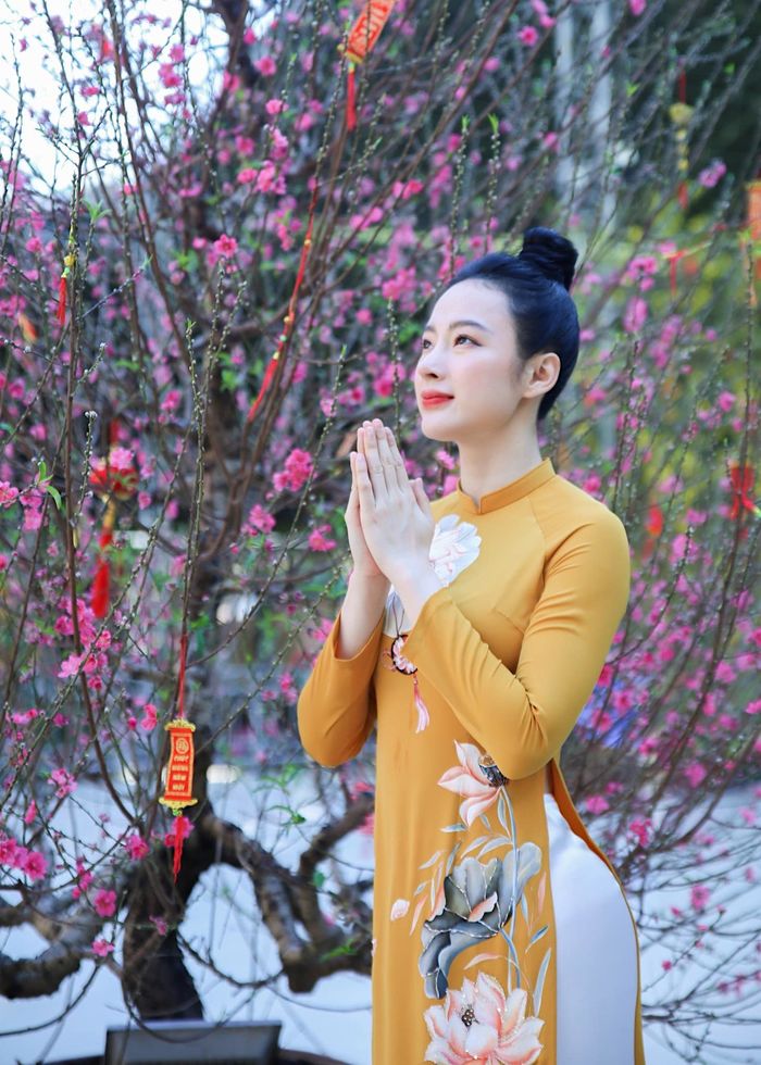 Hình ảnh đẹp của Angela Phương Trinh trong những ngày Tết Nhâm Dần