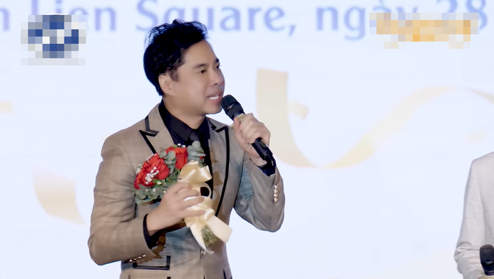 Hồ Văn Cường nhận show diễn đầu năm, đứng cạnh dàn nghệ sĩ đình đám