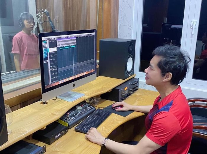 Hồ Văn Cường nhận show diễn đầu năm, đứng cạnh dàn nghệ sĩ đình đám