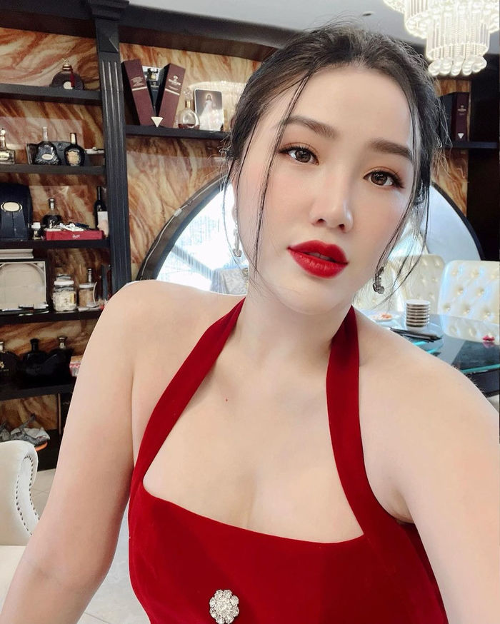 Hội mẹ bỉm sữa Vbiz xúng xính đầu năm: Bảo Thy đỉnh của chóp
