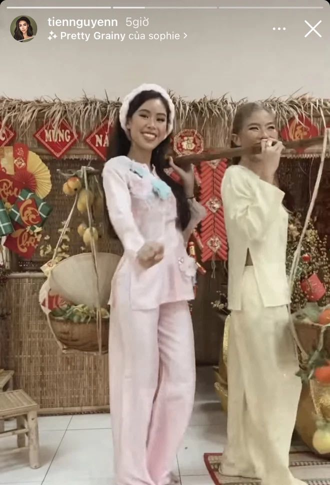 Hội nhà giàu xả ảnh: Đoàn Di Băng lì xì mẹ chồng cọc 500k dày cộm