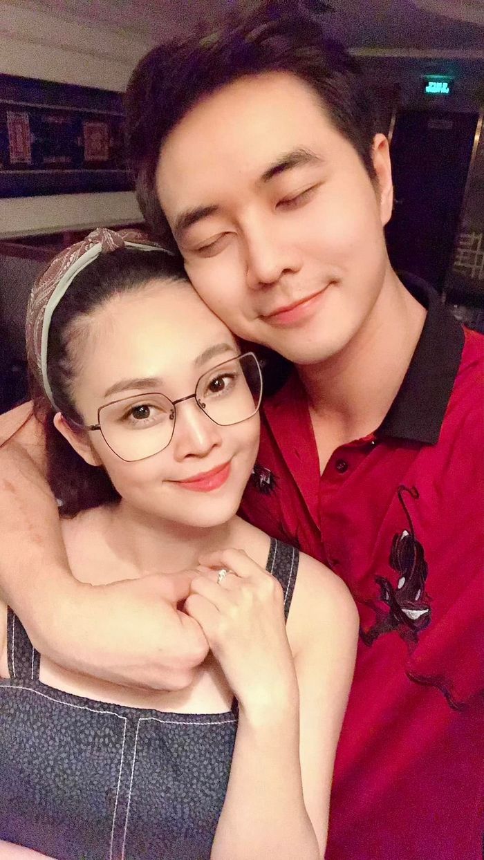 Hôn nhân của dàn sao Phố Trong Làng: người lấy vợ trẻ hơn 11 tuổi