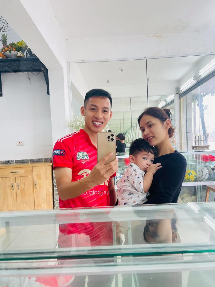 Hùng Dũng lấy vợ dân tộc Tày, không thích bóng đá nhưng yêu cầu thủ