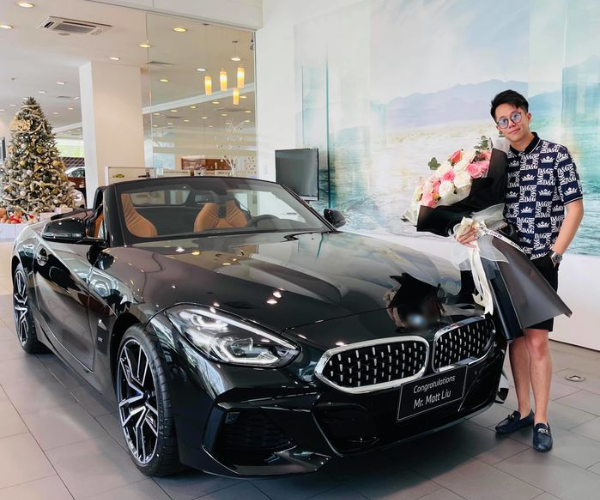 Hương Giang catwalk thần sầu: spotlight thuộc về khối tài sản sau lưng