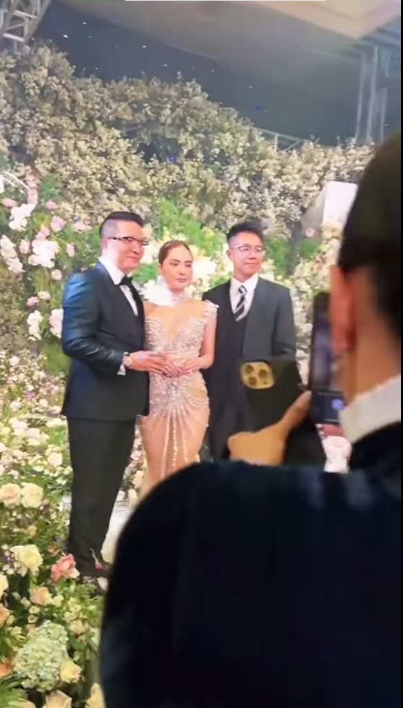 Chưa bao giờ thấy Hương Giang thể hiện tình cảm với Matt Liu nhiều vậy