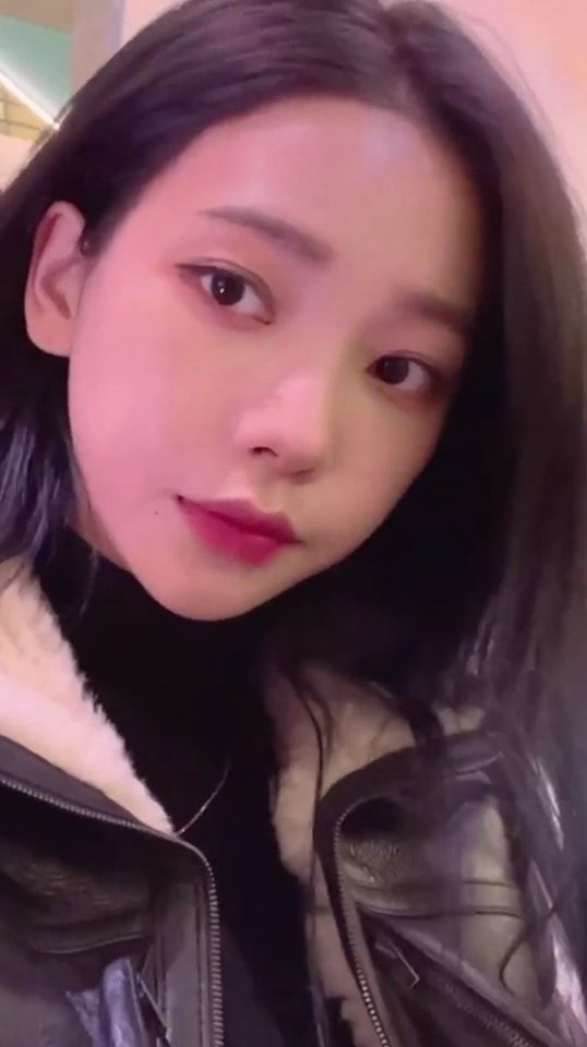 Idol Gen 4 hai sắc thái make up: Wonyoung xinh hơn hẳn với make up nhẹ