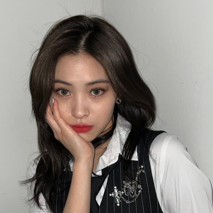 Idol Gen 4 hai sắc thái make up: Wonyoung xinh hơn hẳn với make up nhẹ