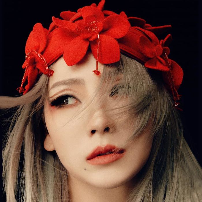 Idol Kpop biến hóa với cách make up đậm - nhạt khác nhau