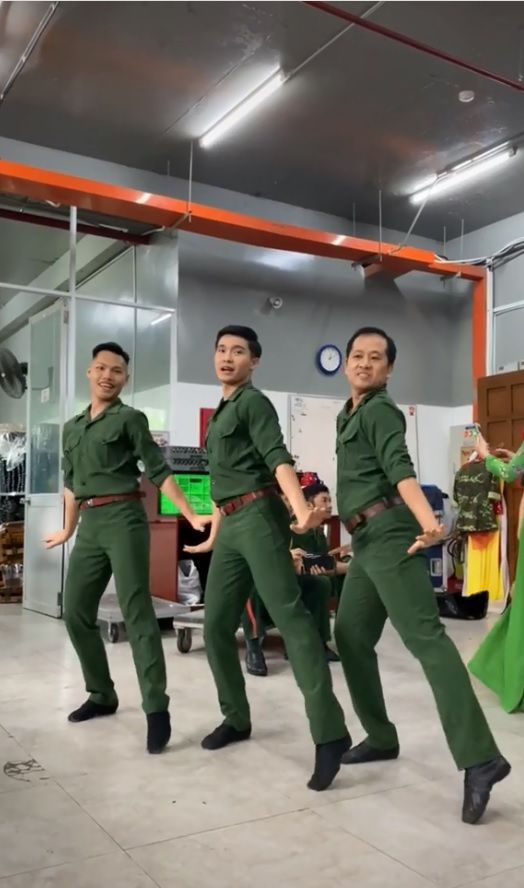 Khi chú công an cũng mê tóp tóp có hẳn clip triệu view
