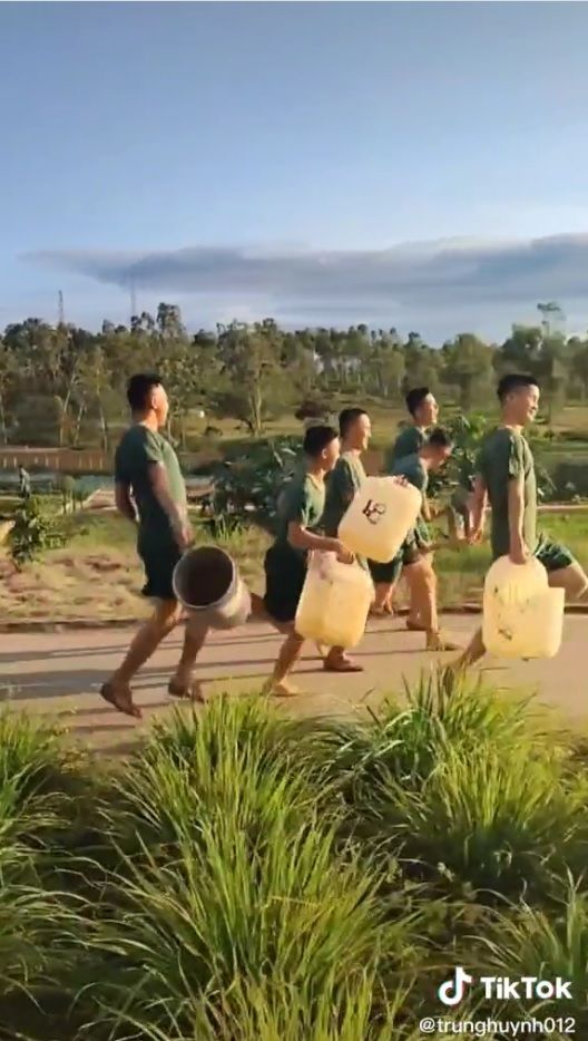 Khi chú công an cũng mê tóp tóp có hẳn clip triệu view