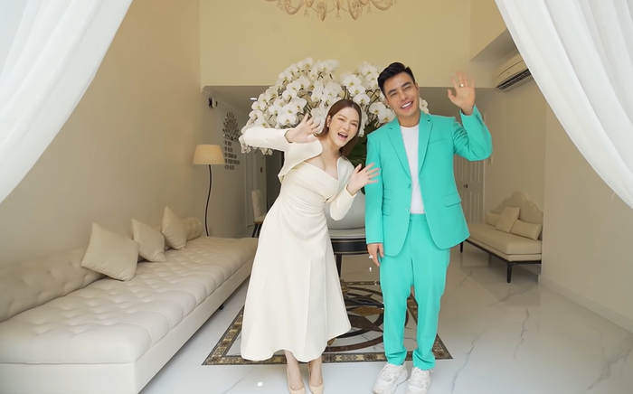 Lê Dương Bảo Lâm mắt tròn mắt dẹt thăm dinh thự 9 tầng của chị sui
