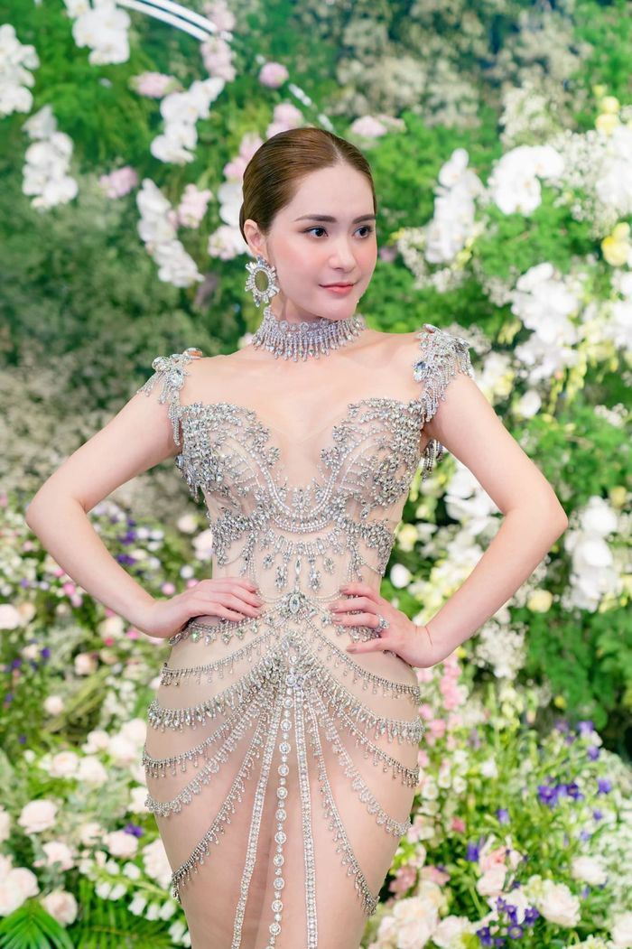 Muôn kiểu sắm nhà của sao: Angela Phương Trinh mua căn 15 tỷ lấy hên