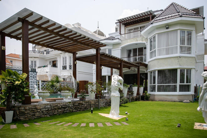 Muôn kiểu sắm nhà của sao: Angela Phương Trinh mua căn 15 tỷ lấy hên