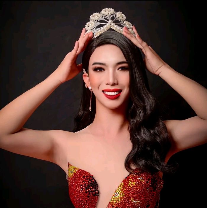 Chàng trai đến từ Long Xuyên gây sốt khi cosplay Miss Universe 2018