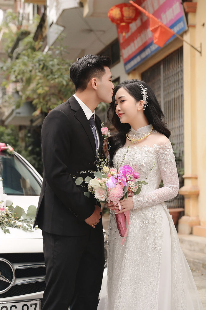 Mãn nhãn với 3 bộ váy cưới trong lễ hỏi của vợ Hà Đức Chinh